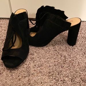 Antonio Melani 4 in black heels
